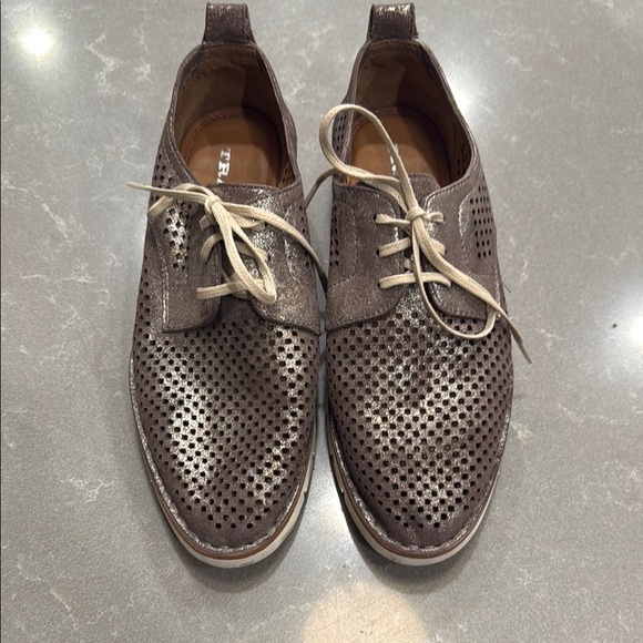 Trask Brown Perforated Sneakers with Lace-Up Design - Picture 3 of 7